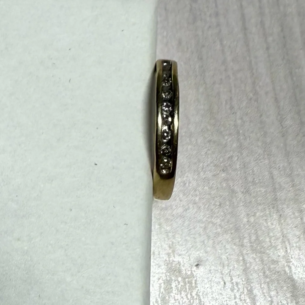 10K Yellow Gold Elegant Gold and Diamond Ring.